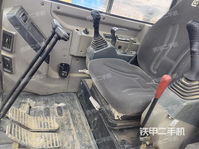 驾驶室顶部（整机外观）