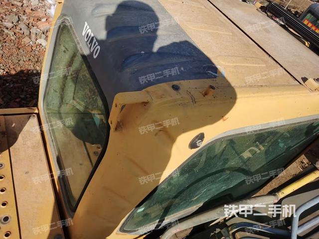 驾驶室顶部（整机外观）