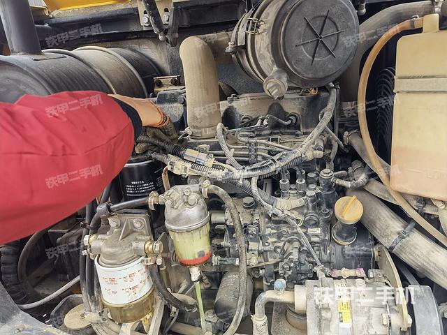 回转马达和主控阀（整机外观）