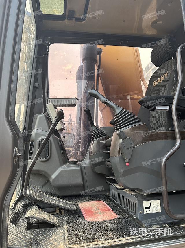 驾驶室整体（整机外观）