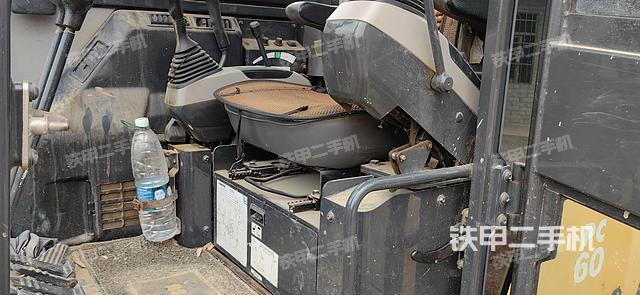 驾驶室整体（整机外观）