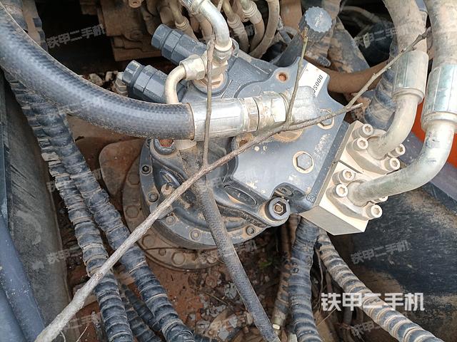 回转马达和主控阀（整机外观）