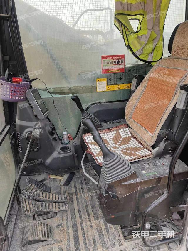 驾驶室整体（整机外观）