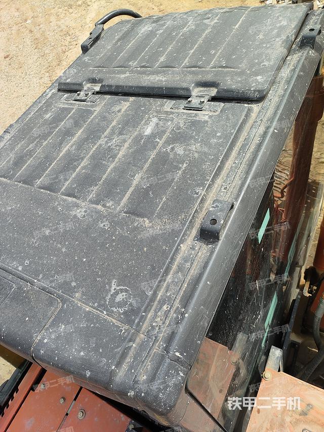 驾驶室顶部（整机外观）