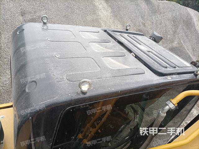 驾驶室顶部（整机外观）