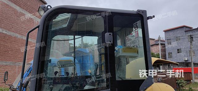 驾驶室顶部（整机外观）