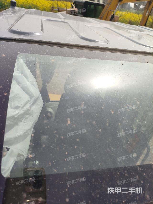 驾驶室顶部（整机外观）