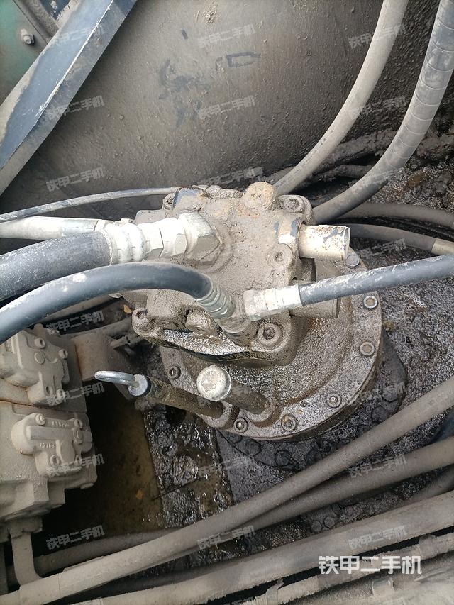 回转马达和主控阀（整机外观）