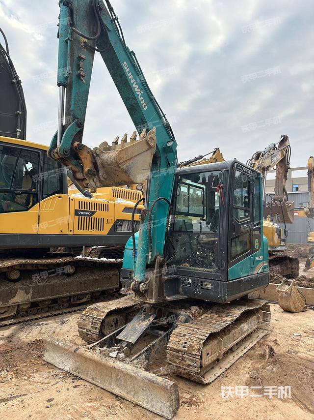 驾驶室顶部（整机外观）