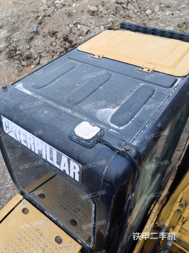 驾驶室顶部（整机外观）