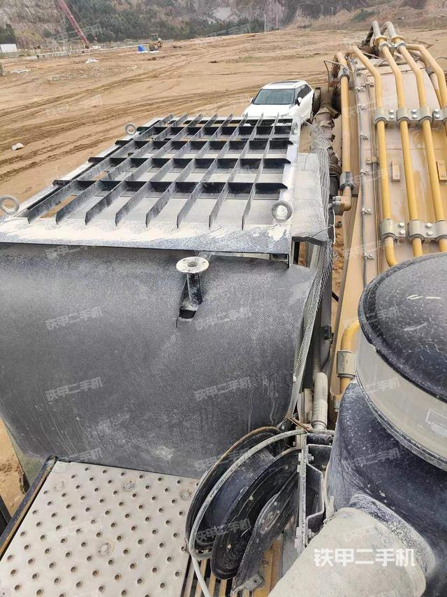 驾驶室顶部（整机外观）