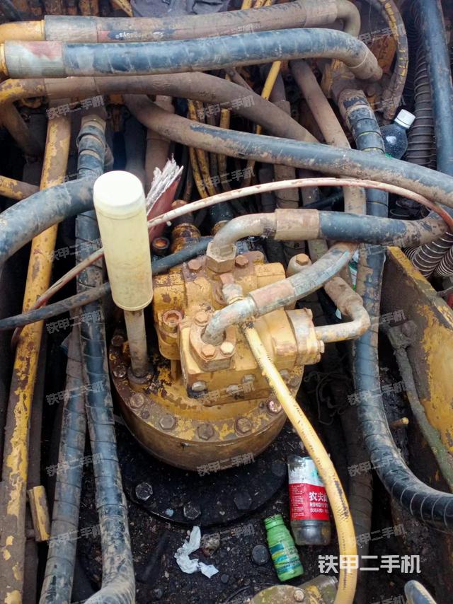 回转马达和主控阀（整机外观）