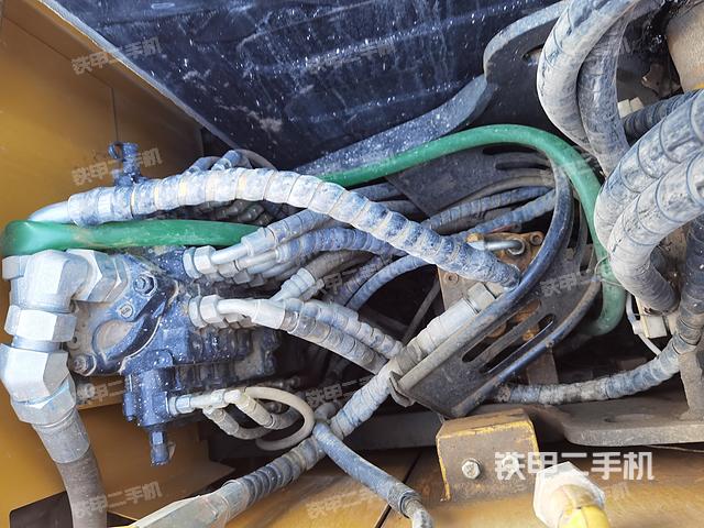 回转马达和主控阀（整机外观）