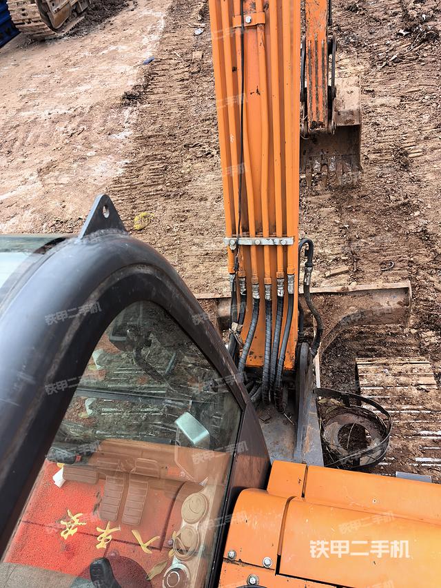 驾驶室顶部（整机外观）