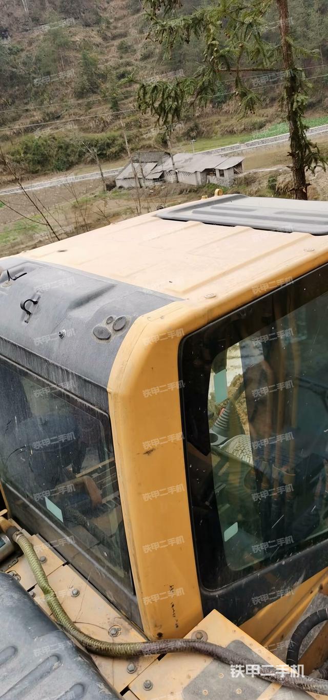 驾驶室顶部（整机外观）