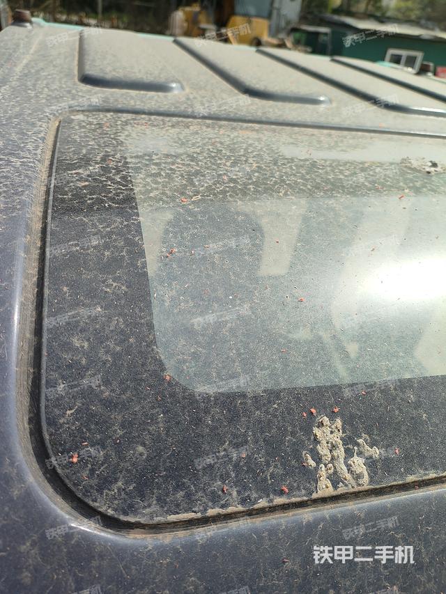 驾驶室顶部（整机外观）