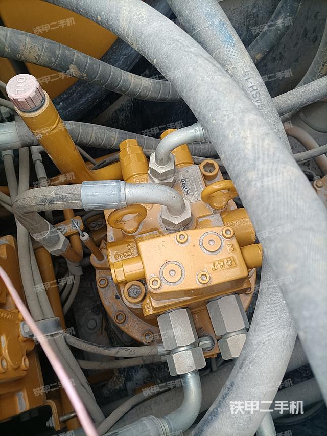 回转马达和主控阀（整机外观）