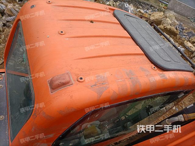 驾驶室顶部（整机外观）