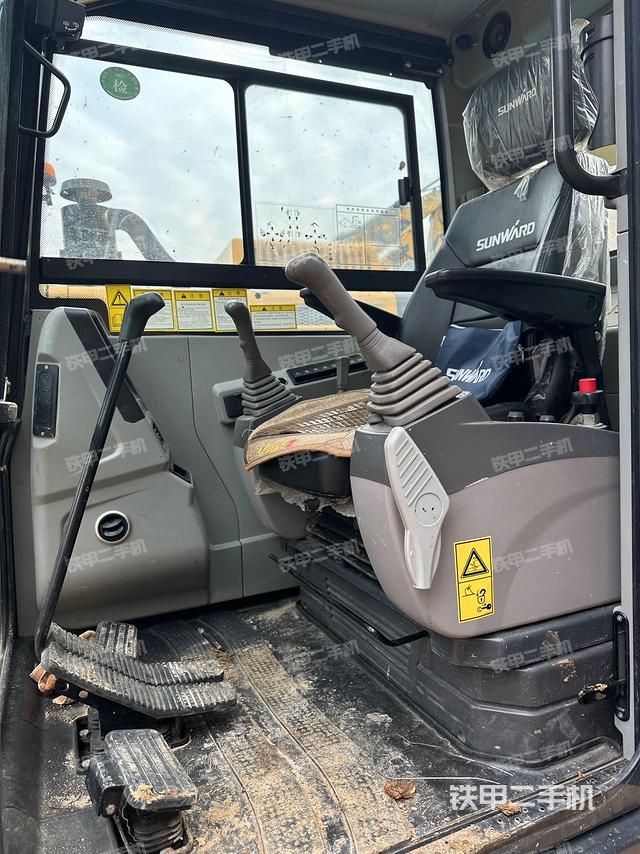 驾驶室整体（整机外观）