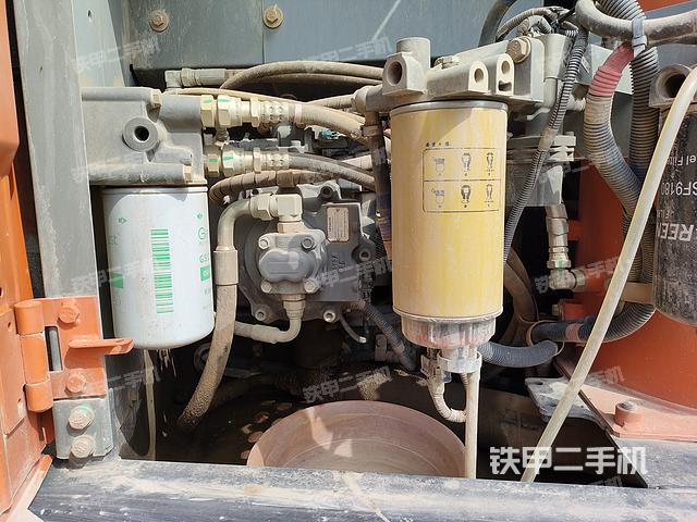 液压泵舱室正面整体（整机外观）