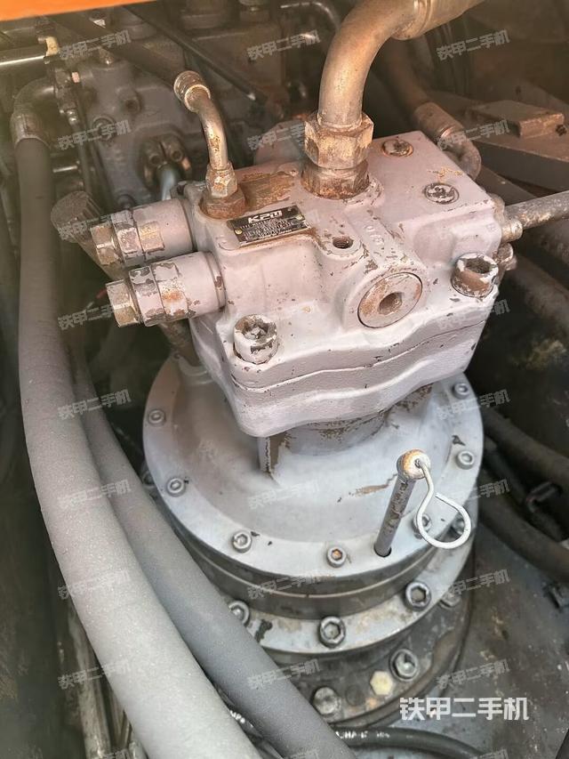 回转马达和主控阀（整机外观）