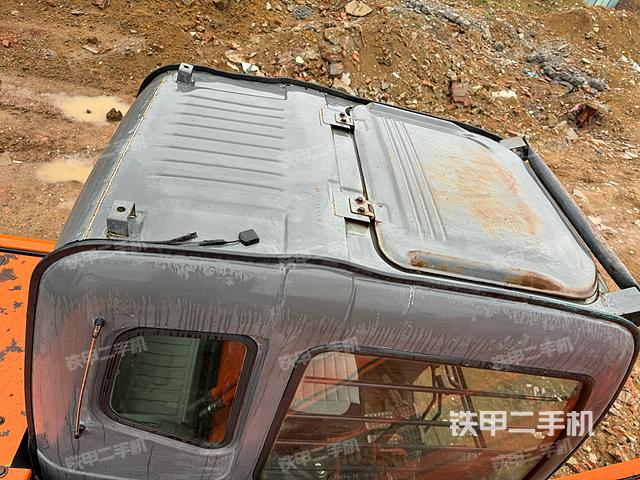 驾驶室顶部（整机外观）