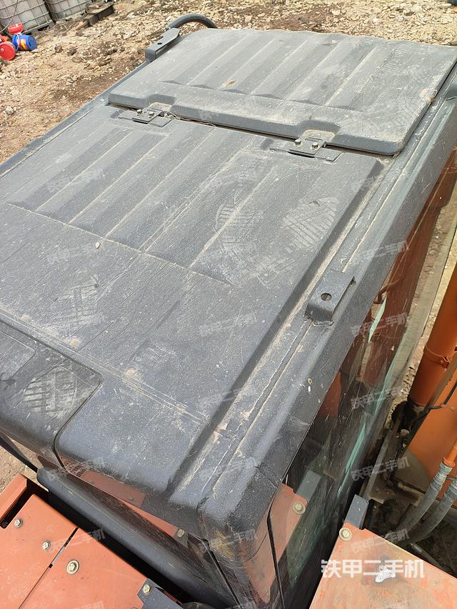 驾驶室顶部（整机外观）