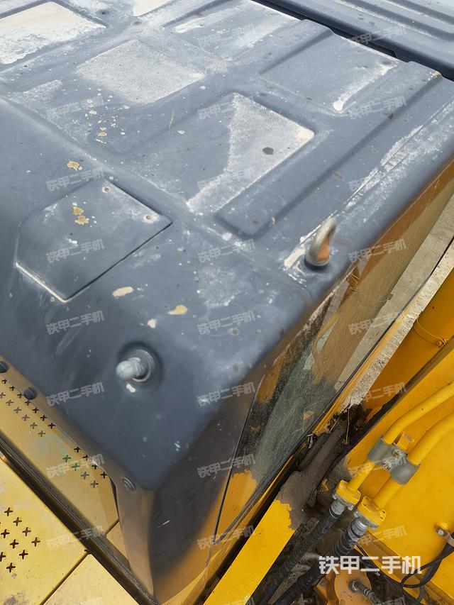 驾驶室顶部（整机外观）