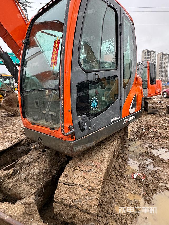 驾驶室整体（整机外观）