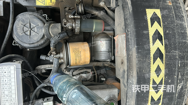 回转马达和主控阀（整机外观）