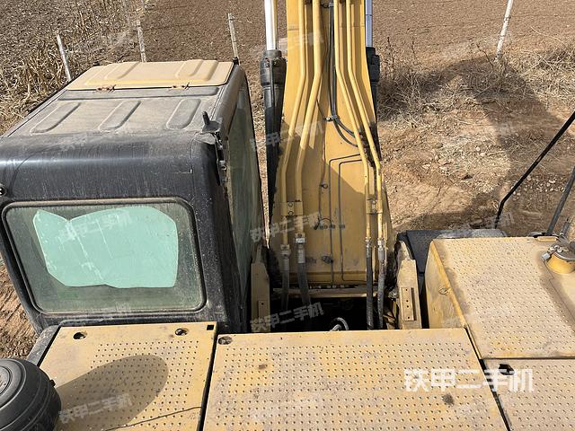 驾驶室顶部（整机外观）