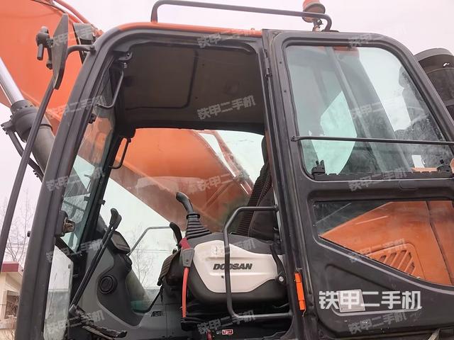 驾驶室整体（整机外观）