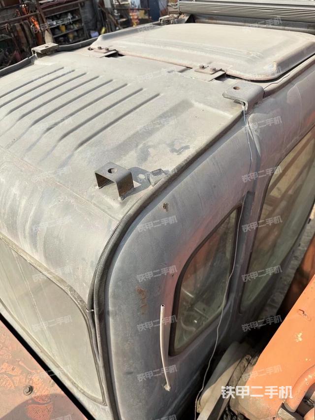 驾驶室顶部（整机外观）