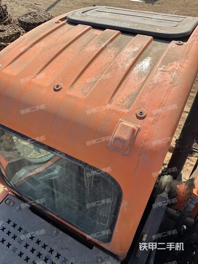 驾驶室顶部（整机外观）