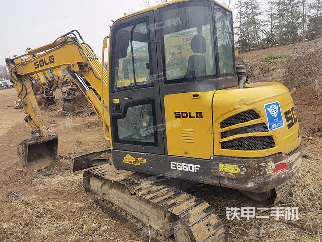 驾驶室顶部（整机外观）