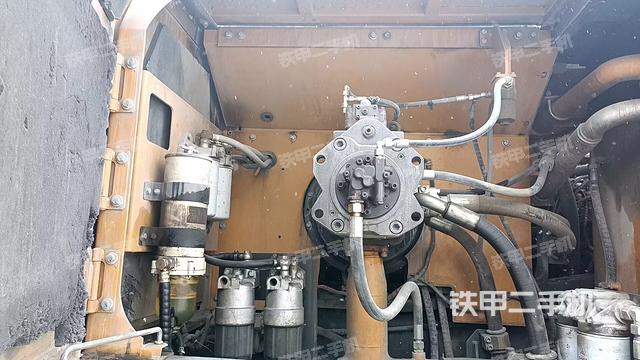 液压泵舱室正面整体（整机外观）