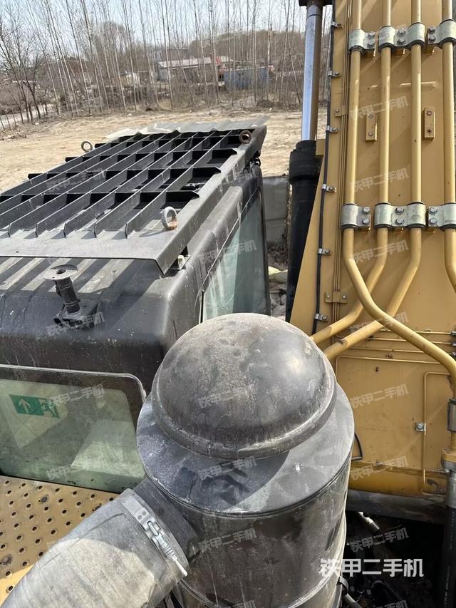 驾驶室顶部（整机外观）