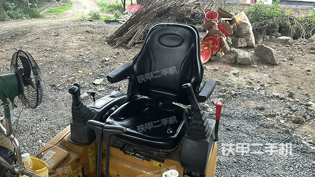 驾驶室整体（整机外观）