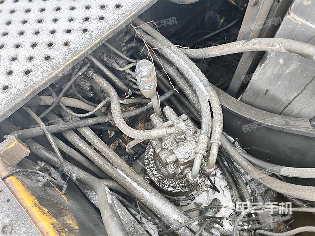 回转马达和主控阀（整机外观）