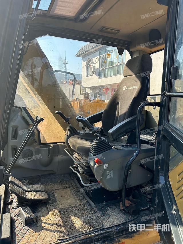 驾驶室整体（整机外观）