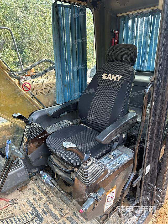 驾驶室整体（整机外观）