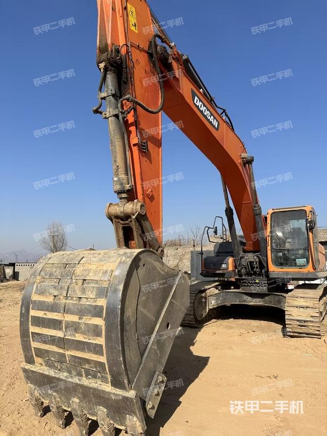 斗山DX300LC-9C挖掘机