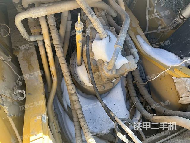 回转马达和主控阀（整机外观）