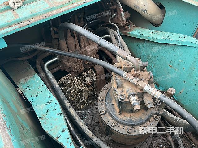 回转马达和主控阀（整机外观）