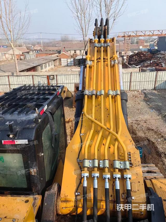 驾驶室顶部（整机外观）