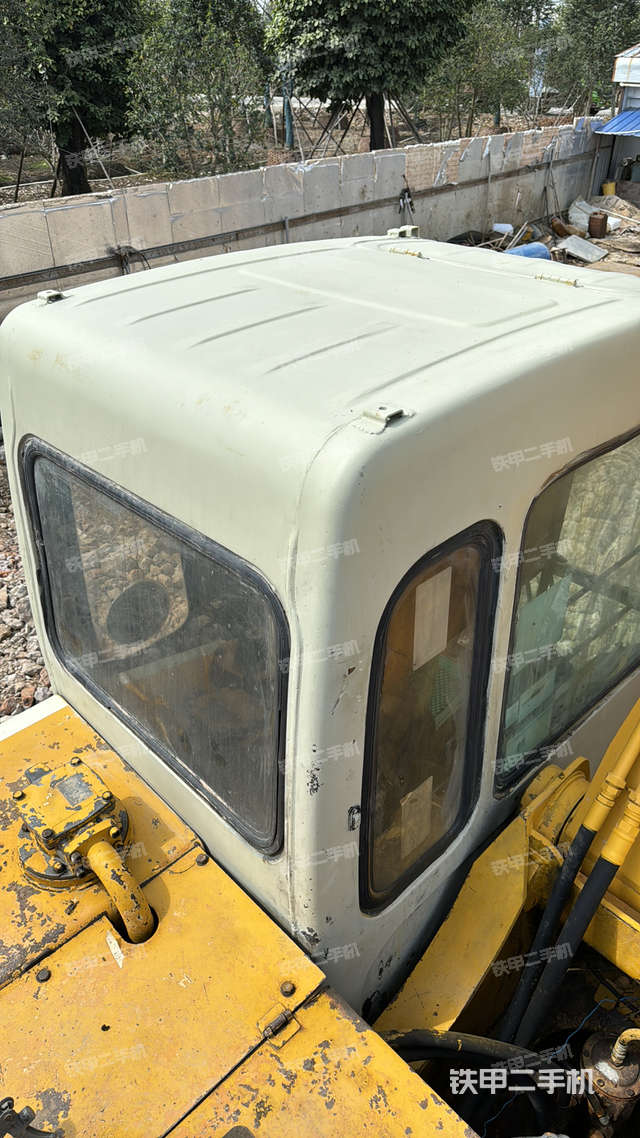 驾驶室顶部（整机外观）