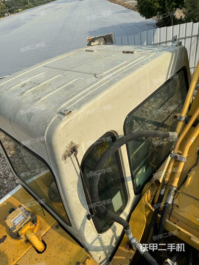 驾驶室顶部（整机外观）