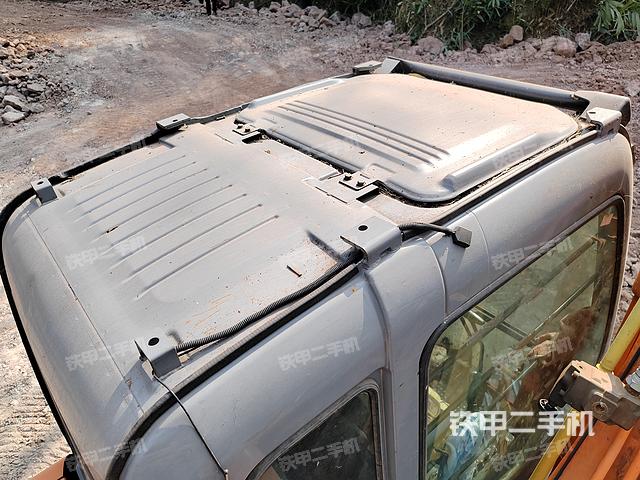 驾驶室顶部（整机外观）