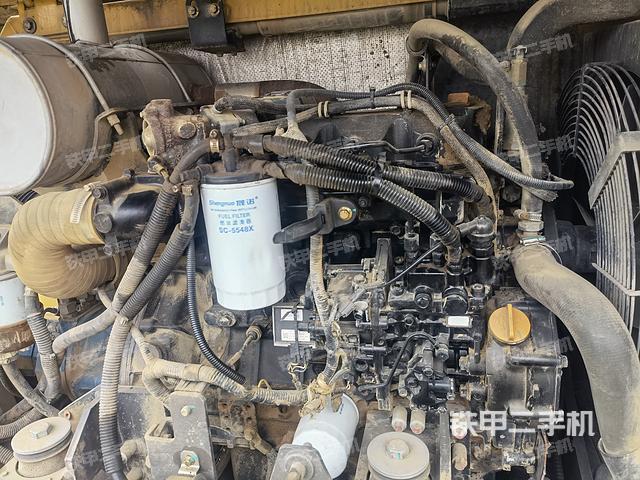 回转马达和主控阀（整机外观）