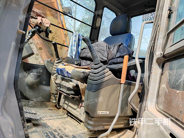 驾驶室整体（整机外观）